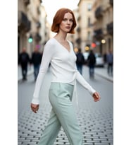 Kadın Fitted Kruvaze Yaka Bağcıklı Triko Üst Modern Günlük Kombinler İçin Şık Ve Rahat Seçim