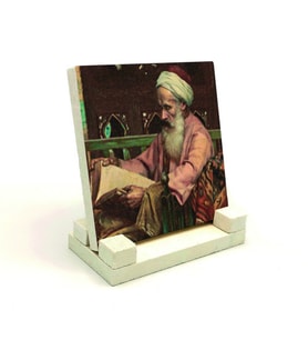 "Kitap Okuyan Adam" ResmiBaskılı MDF Masaüstlük
