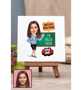 Kadın İngilizce Öğretmenine Öğretmenler Günü Hediyesi Karikatürlü Masa Dekoru
