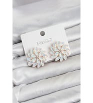 Beyaz Renk Kristal Taşlı Çiçek Model Kadın Küpe