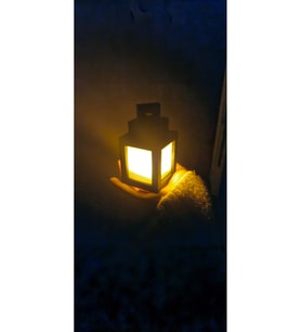 3D Sarı Pilli Fener Lamba, Eğlenceli ve Parlak Aydınlatma Araçları (Krem)