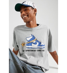 Nike Sportswear M90 Vintage Stirrup Loose Fit T-Shirt Baskılı Erkek Bol Kesim Tişört Gri