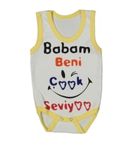 Unısex Beyaz Sarı Biyeli Babam Beni Seviyor Yazılı Askılı Zıbın