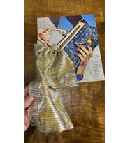 VARAKLI SARI FİYONKLU ARMA DİKİŞ GİYİM APLİKE 23X19 CM