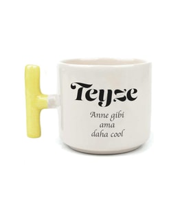 Teyze Baskılı Sarı Kulplu T Kupa