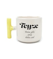 Teyze Baskılı Sarı Kulplu T Kupa