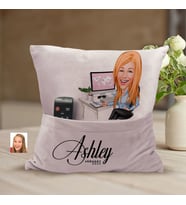BK Gift Kişiye Özel Anne Karikatür Tasarımlı Organizer Kumanda ve Atıştırmalık Cepli Pembe Kırlent Yastık-9 Arkadaşa Hediye, Cepli Yastık