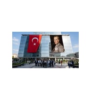 Mavi Gözlü Ulu Önder Mustafa Kemal Atatürk Bayrak ve Türk Bayrağı Premium Raşel Kumaş 2'li Set 10x15 metre ATA56