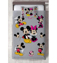 MEKTA HOME BEBEK VE ÇOCUK ODASI Mickey ve Minnie Mause Desenli Seksekli Yatak Örtüsü