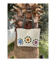 Üçlü Lotus Çiçeği Örgü Detaylı Bez Omuz Çantası