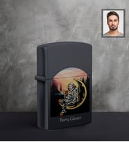 Kişiye Özel Uzay Karikatürlü UV Baskılı Siyah Benzinli Cakmak Bay-5