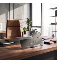 Mova Dizayn Kişiye Özel Hediyelik Ofis Için Metal Fotoğrafçılık Tasarımlı Masaüstü Isimlik (Siyah)