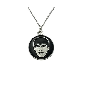 Retro Portre Madalyon Kolye – Unisex Minimal Tasarım