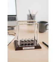 Kişiye İsme Özel Newton Balans Denge Topu Orta Boy - Ofis - Ev Masa Üstü Motivasyon Hediyesi