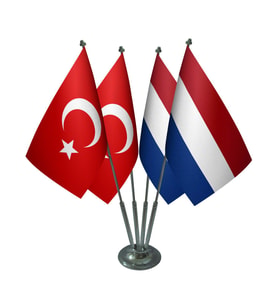 Masa Üstü Hollanda Bayrağı Türk Bayrağı Dörtlü Krom Direk Masa Bayrak Seti