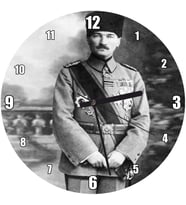 Cakatablo Atatürk Kalpaklı Madalyalı Ayakta Duvar Saati