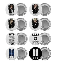 BTS Çanta Rozeti Seti 8 Adet En Büyük Boy 5.8cm İğneli Broş