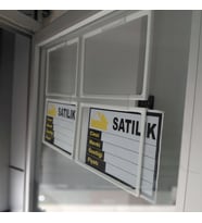 ETİKETLİK FİYATLIK - PORTATİF EMLAK VİTRİN ÇERÇEVE - 15 ADET SİLİKON BANT ASKILI
