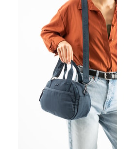 Yumuşak Dokulu Ultra Hafif, Esnek ve Su Geçirmez Polyamid Kumaş Omuz ve Kol Çantası Lacivert Model: (571-13-14H)