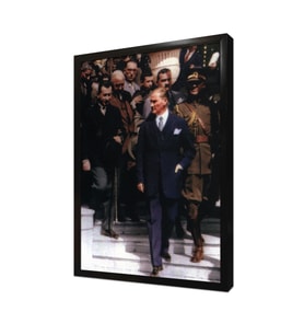 Atatürk Merdivenlerden İnerken Çerçeveli Mdf Tablo