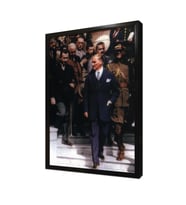 Atatürk Merdivenlerden İnerken Çerçeveli Mdf Tablo