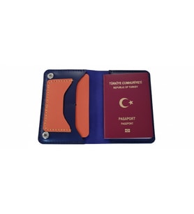 Hakiki Deri Pasaport Kılıfı – Kart Bölmeli El Yapımı Seyahat Cüzdanı (Lacivert-Turuncu)