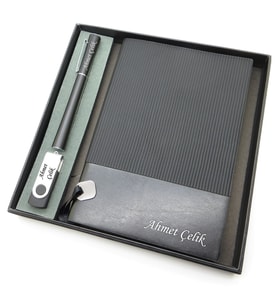 Signator® Codex  N152 Kişiye Özel Defterli Set - İsme Özel Siyah Kalem + İsme Özel Siyah Defter + İsme Özel 32 GB Usb Bellek İsme Özel Kutusunda Hediyelik Set (Karışık)