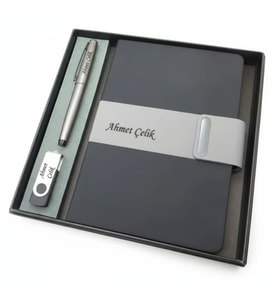 Signator® Codex  N381 Kişiye Özel Defterli Set - İsme Özel Gri Kalem + İsme Özel Siyah Defter+ İsme Özel 32 GB Usb Bellek  İsme Özel Kutusunda Hediyelik Set (Karışık)