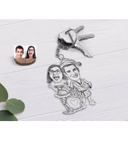BK Gift Kişiye Özel Karakalem Yılbaşı Çift Karikatürlü Şeffaf Pleksi Anahtarlık-1 (Beyaz)