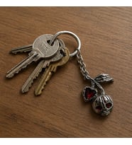 Gotik Kiraz Kafatası Tasarım Metal Anahtarlık Kırmızı Detaylı Unisex