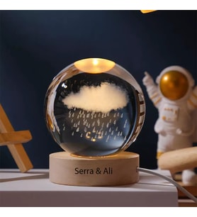 Kişiye Özel Işıklı Ahşap Kaideli YağmurBulutu Cam Küre 8cm*6cm