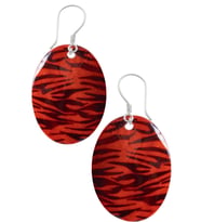 Sertifikalı Leopar Desenli Oval Kırmızı Renkli Sedef Taşı Küpe (Çok Renkli)