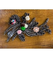 29X17 CM SİYAH GÜPÜR NAKIŞ İŞLEME RENKLİ ÇİÇEKLİ APLİKE DİKİŞ VE HOBİ AKSESUARI