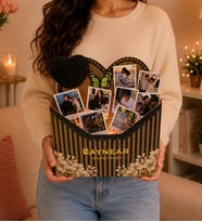 Kişiye Özel 8 Polaroid Fotoğraflı LED Işıklı Anı Buketi – Siyah Kalpli Zarf Tasarım