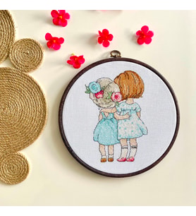 Seretamin Handmade Kız Kardeşler Arkadaşlar Kanaviçe Nakışlı Duvar Süsü