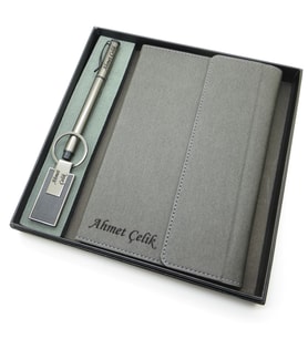 Signator® Codex  N142 Kişiye Özel Defterli Set - İsme Özel Gri Kalem + İsme Özel Gri Defter + İsme Özel Anahtarlık İsme Özel Kutusunda Hediyelik Set (Karışık)
