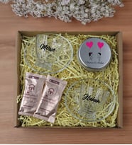 BK Gift Kişiye Özel İsimli 2’li Cam Kahve Fincanı & Türk Kahvesi & Gümüş Metal Kutuda Kokulu Mum Hediye Seti-5, Sevgiliye Hediye, Yıl Dönümü Hediyesi