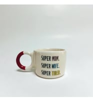 Super Mom, Super Wife, Super Tired Baskılı Kırmızı Düğüm Kulplu Fincan (Beyaz)