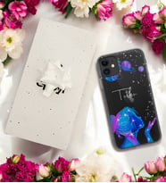Uzay Kız Tasarımlı Kişiye Özel Şeffaf Telefon Kılıfı (Tüm Telefon Modelleri Mevcuttur.) - Hediye Kutulu