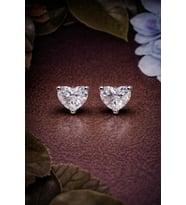 Mini Heart Cut Parlak Zirkon Küpe – Zarif Kalp Işıltısı (Gümüş)