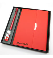 Signator® Codex  N204 Kişiye Özel Defterli Set - İsme Özel Kırmızı Kalem + İsme Özel Kırmızı Defter + İsme Özel 32 GB Usb Bellek İsme Özel Kutusunda Hediyelik Set (Karışık)