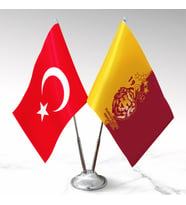 Aslanlar taraftarları İkili masa bayrağı, kişiye özel isim baskılı