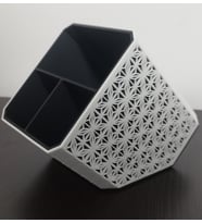 Desenli 3 Bölmeli Yatay Kalemlik  Siyah ve Beyaz  9X10X11 cm  Kalem Kutusu  Kalemlik  Organizer  3D Baskı Yüksek Kalite Pla Malzeme (Siyah - Beyaz)