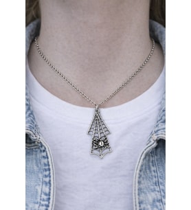 Web Arrow Charm – Örümcek Detaylı Ağ Figürlü Gümüş Renk Unisex Kolye (60 cm)