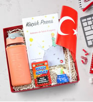 Deri Kılıflı Pipetli 500 Ml Cam Matara & Küçük Prens Kitabı & Türk Bayrağı & Mini Küçük Prens Kar Küresi & Haydi Anlat Kart Oyunu Hediye Seti