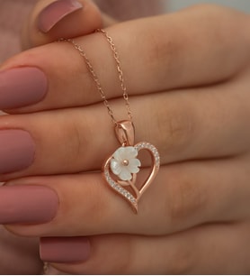 925 Ayar Manolya Çiçeği Kalp Kadın Gümüş Kolye