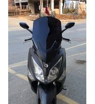 MOTOCAM SYM Joymax 250 İ Ön Cam 2015-2016 Model 65cm Siyah Renkli 4mm APARATSIZ