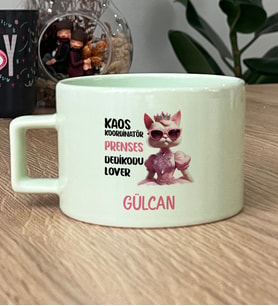 Kişiye Özel Prenses Kaos Koordinatör Dedikodu Lover Hediye Pastel Fincan (Yeşil)
