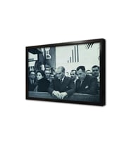 Atatürk Fabrika Önünde Gösteri İzlerken Çerçeveli Mdf Tablo