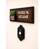 Kişiye Özel Ahşap Kapı İsimliği Çiçekli – 10x20 cm MDF Dekoratif Kapı Tabelası (Kahverengi Koyu)